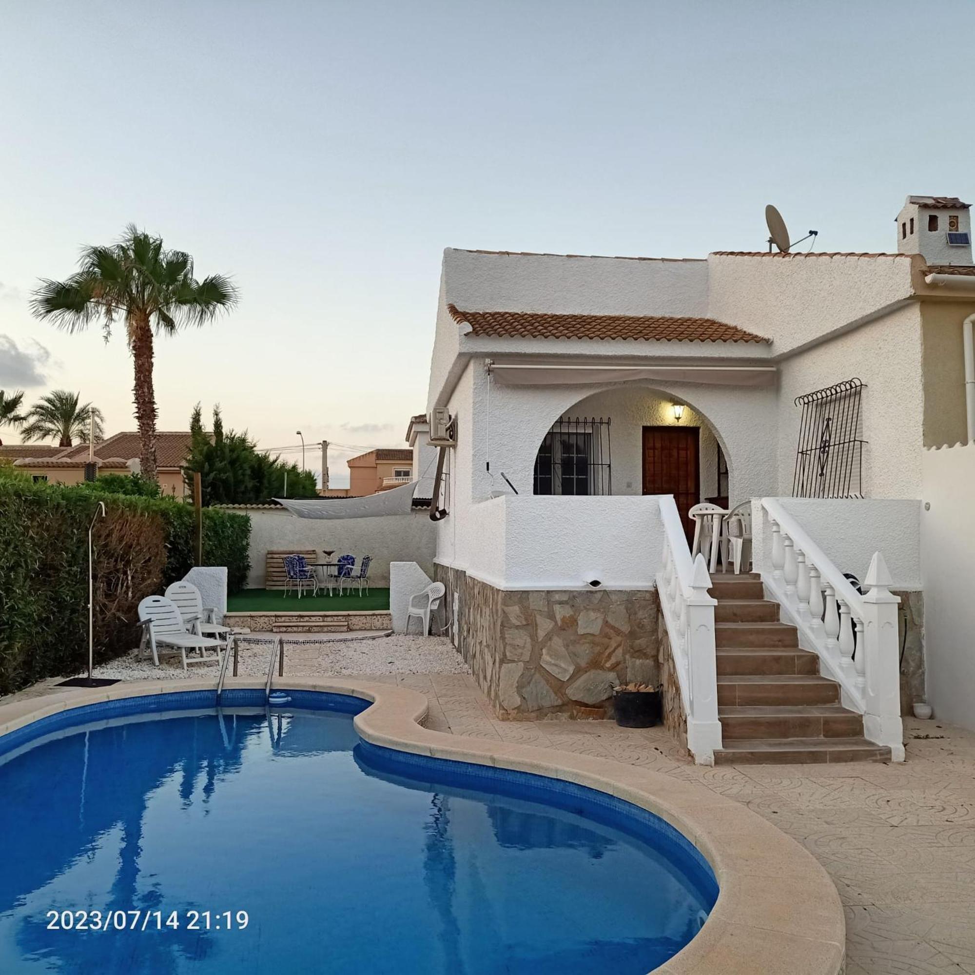 Acogedora Casa Con Piscina Villa Torrevieja Ngoại thất bức ảnh